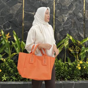 Alternative view of Lily Bag