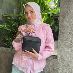 Alternative view of Nala Pouch